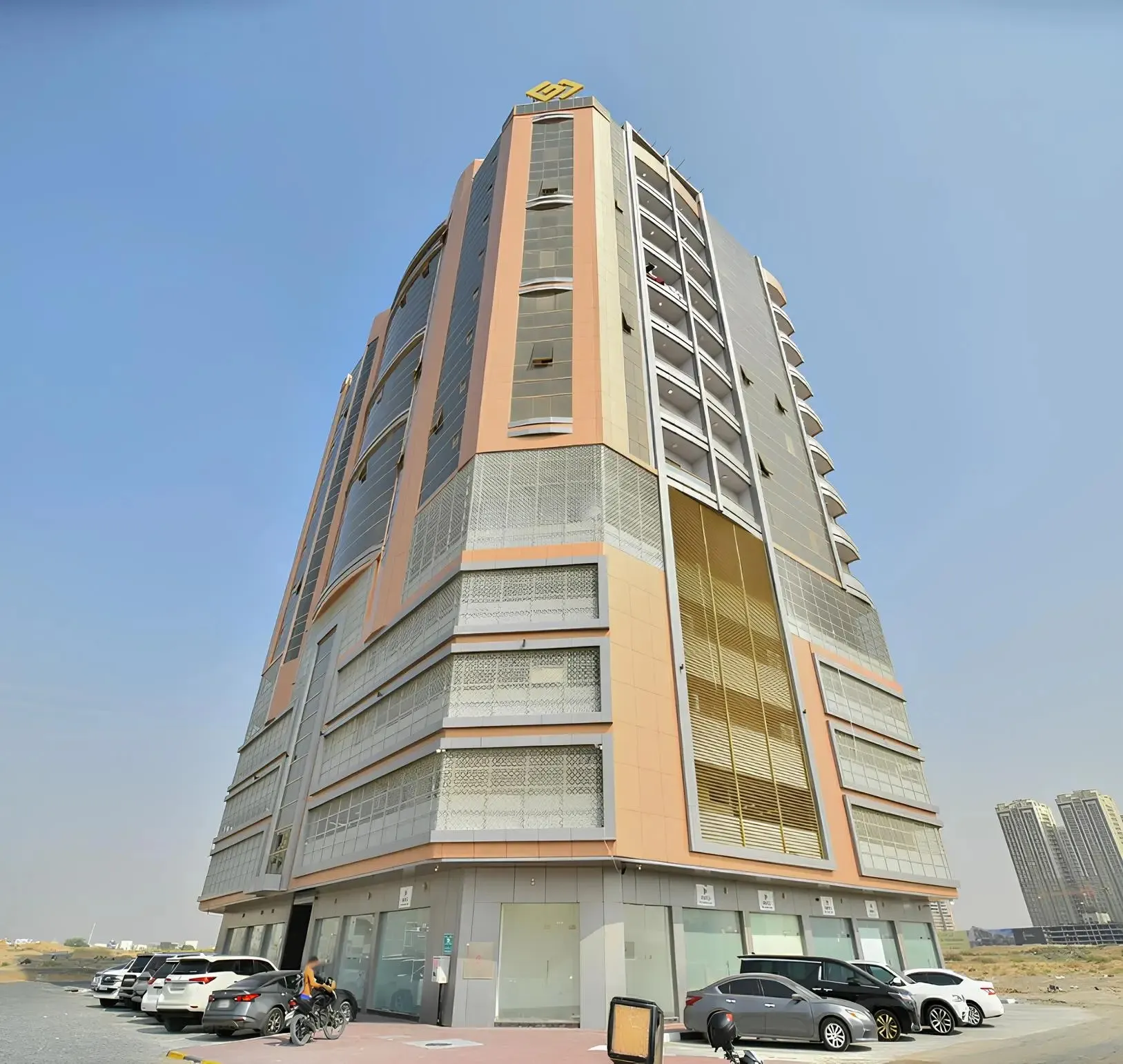 Al Ghoroub Tower — фасад здания