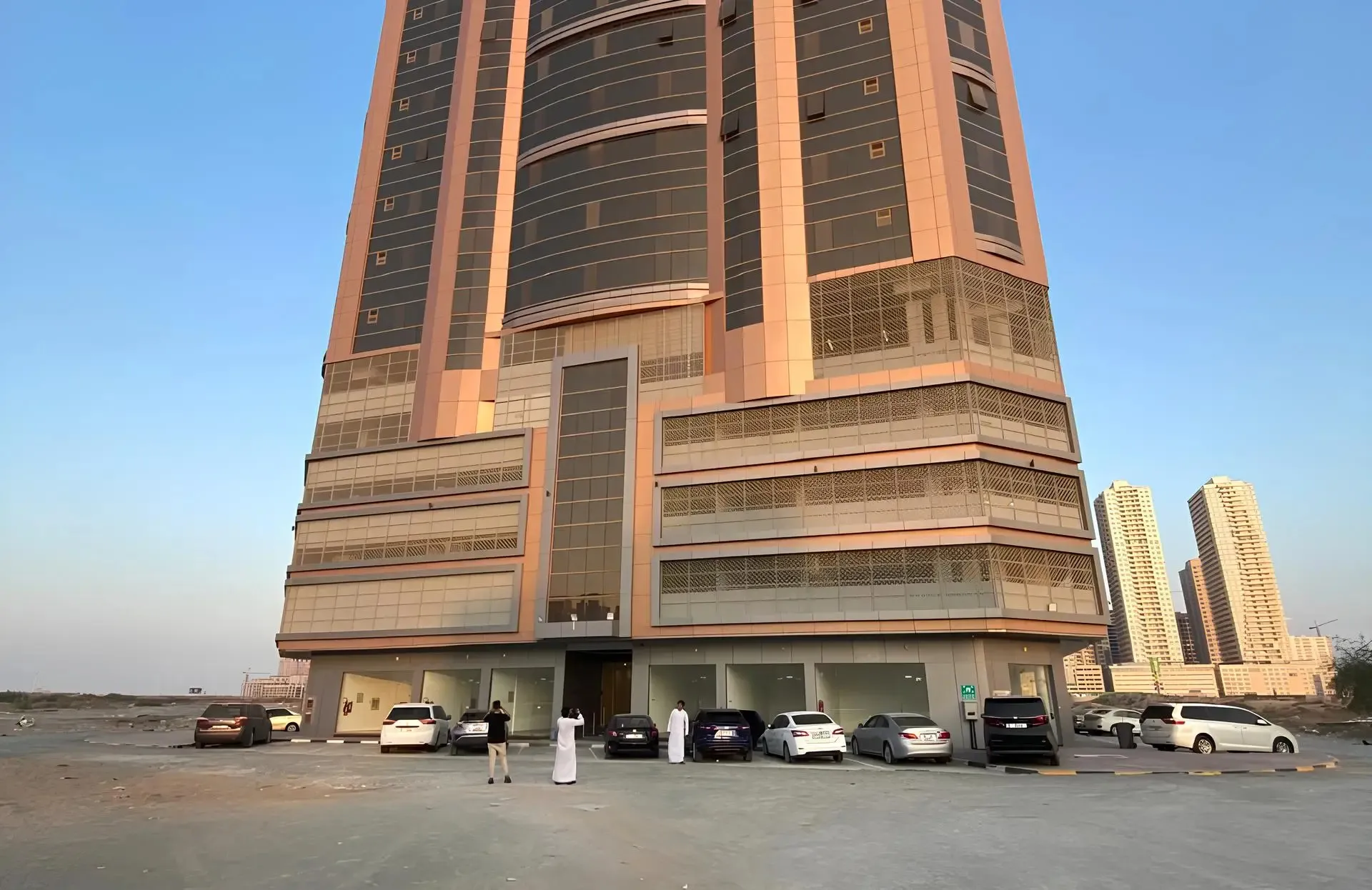 Al Ghoroub Tower — фасад здания, фото 3