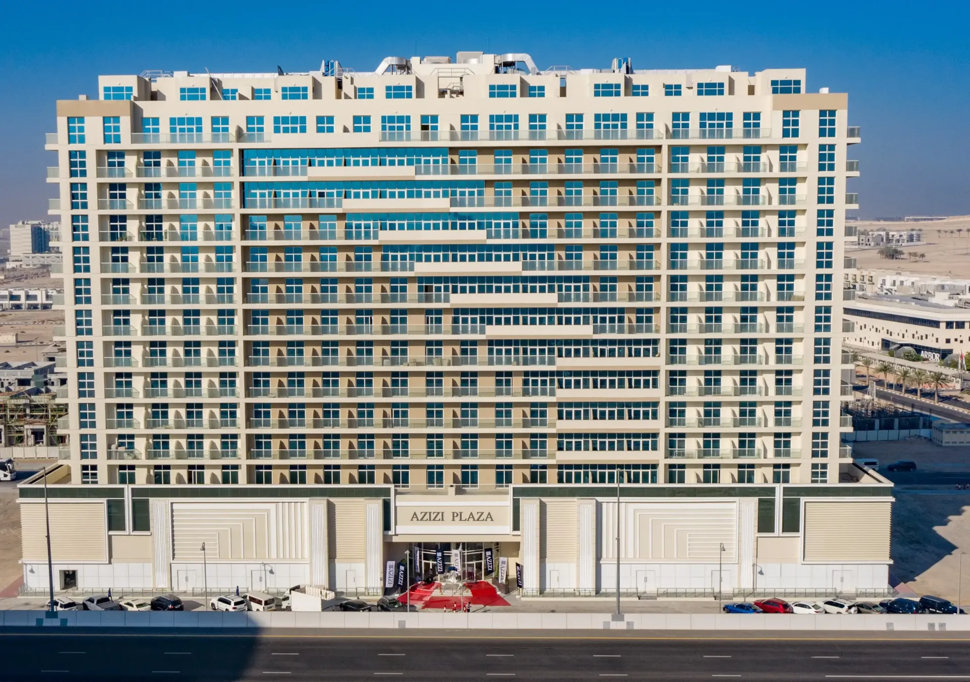 Azizi Plaza — фасад здания