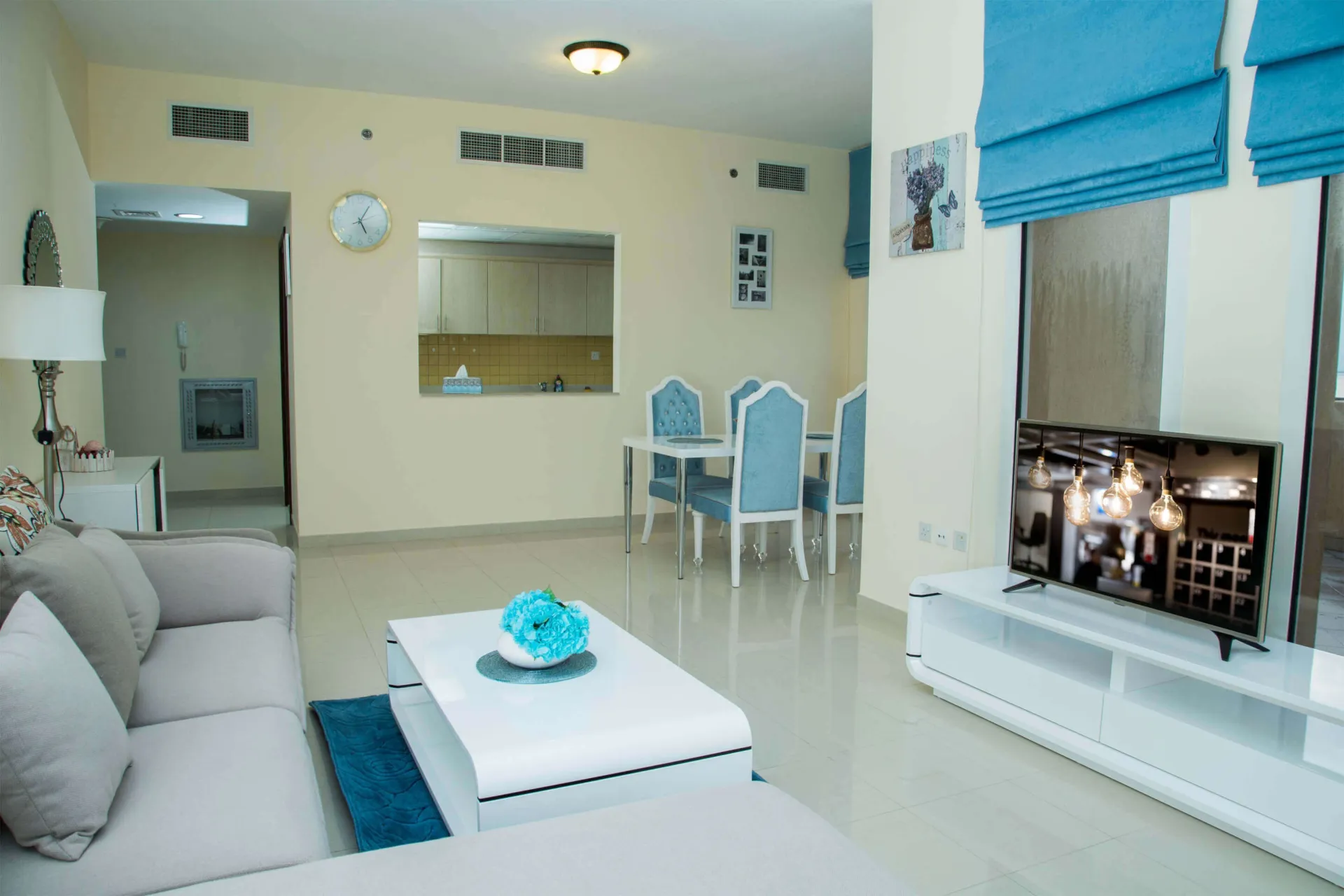 Bab Al Bahr Residences — интерьер гостиной