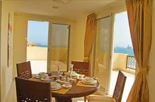 Bab Al Bahr Residences — обеденная зона