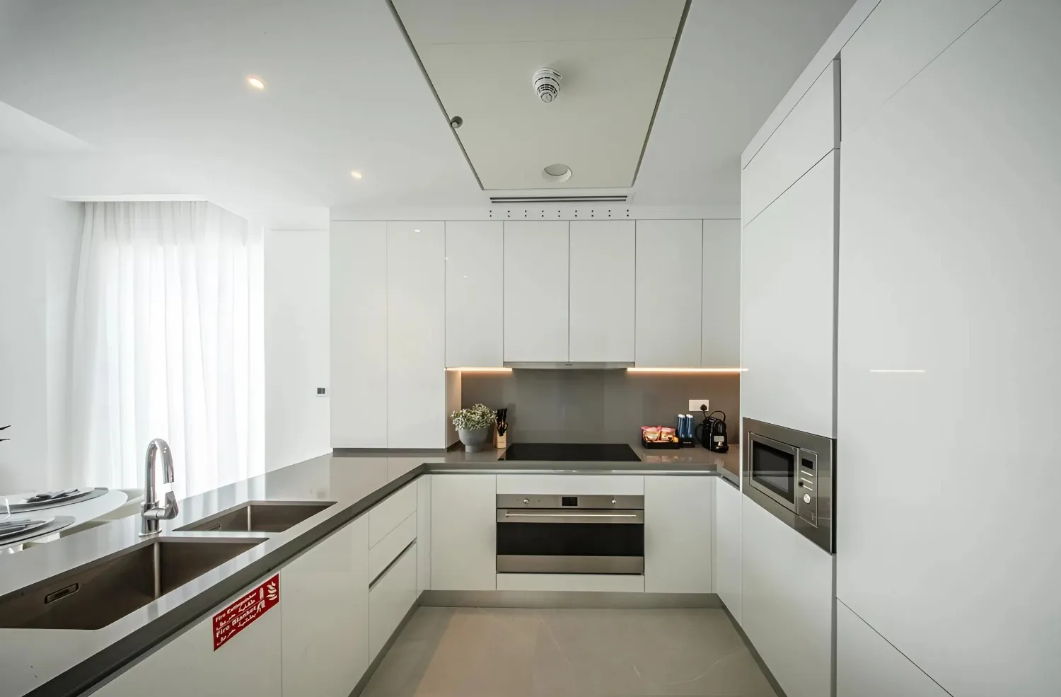 Canal Front Residences 3 and 4 — кухня