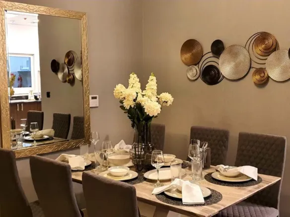 Dezire South — обеденная зона