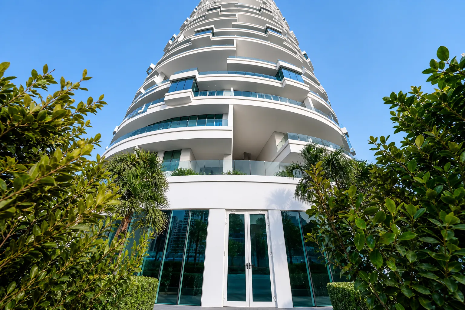 Five Jumeirah Village — фасад здания