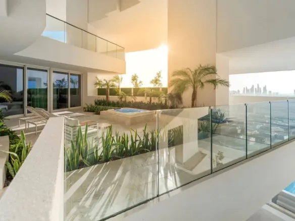 Five Jumeirah Village — терраса