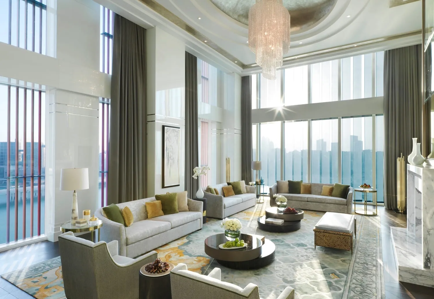 Four Seasons Private Residences Abu Dhabi at At Al Maryah Island — интерьер гостиной, фото 8