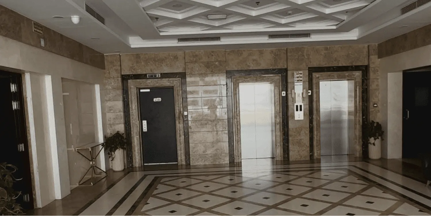 G24 Warsan — лифтовой холл