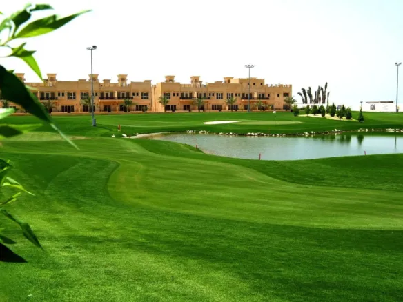 Golf Apartments — вид на комплекс