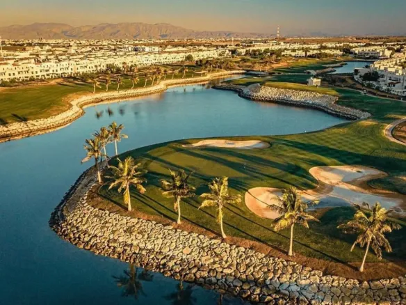 Golf Apartments — поле для гольфа