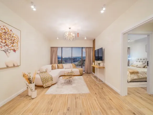 Lucky Royale Residence — интерьер гостиной