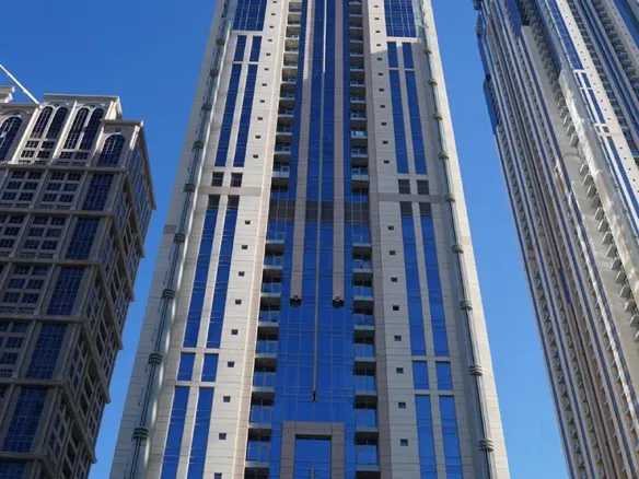 Meera Tower — фасад здания