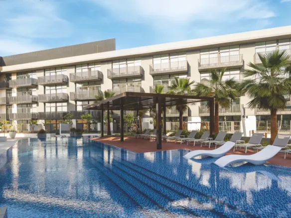Oakley Square Residences — бассейн