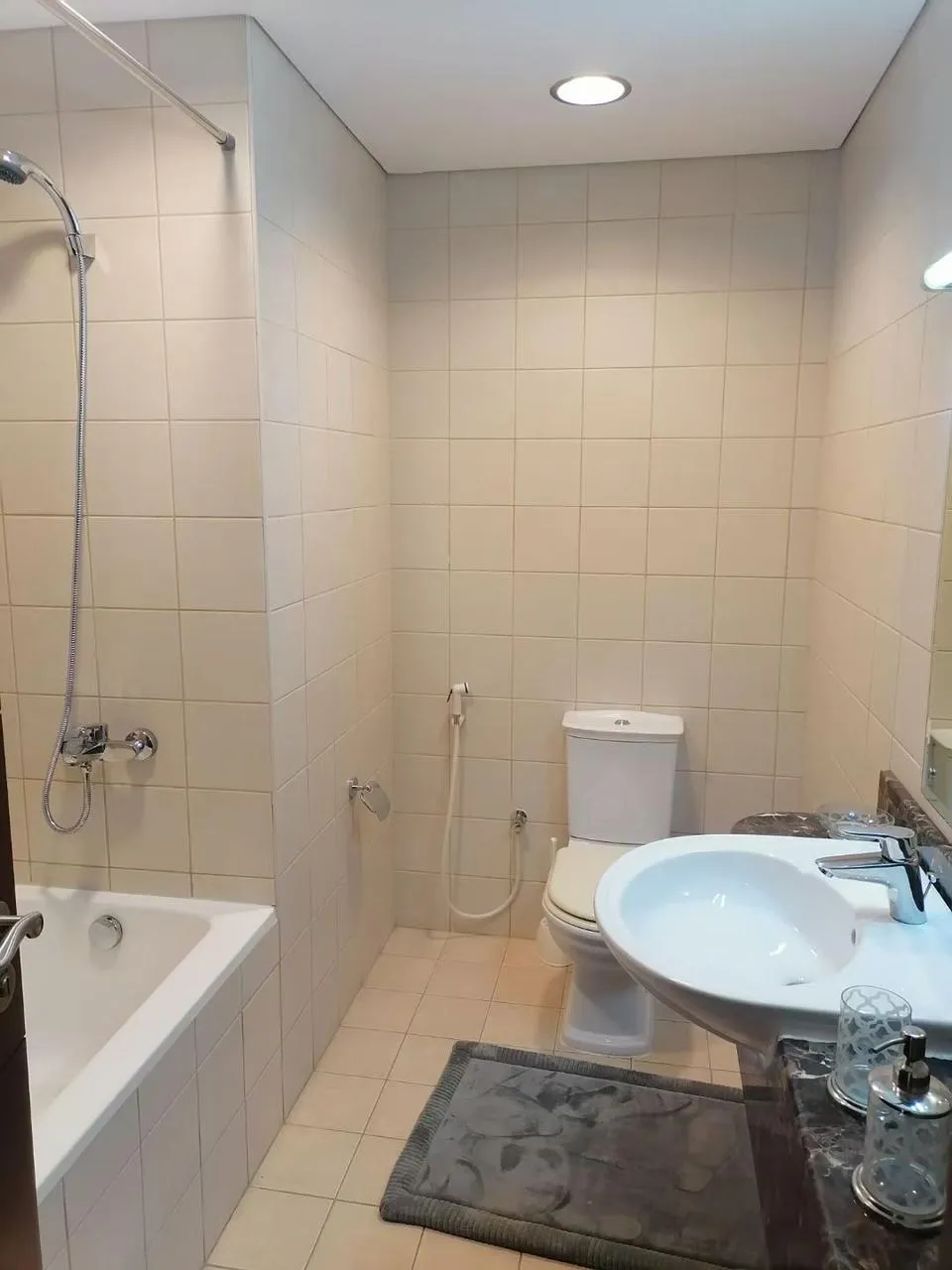 Oakwood Residency — ванная комната