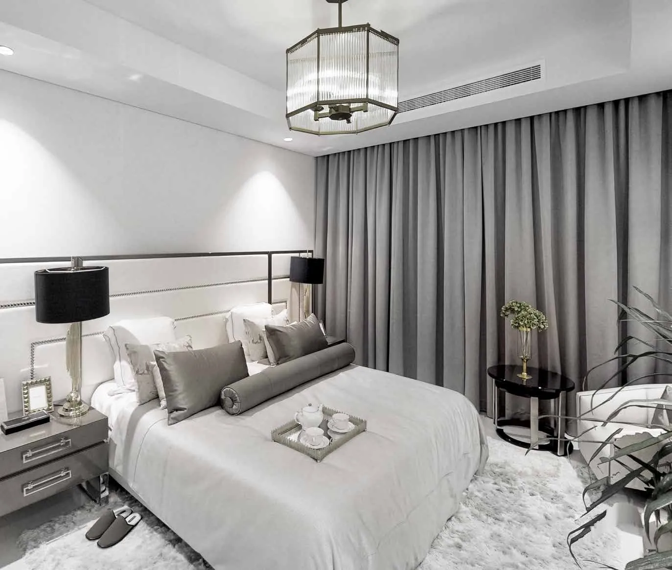 Paramount Tower Hotel — спальня