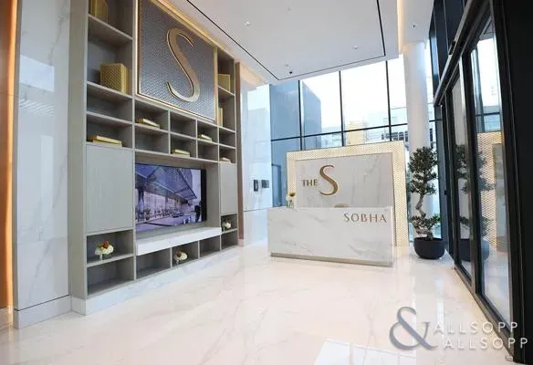 S-tower — лобби