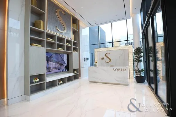 S-tower — лобби