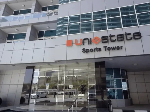 Sports Tower — вход в здание