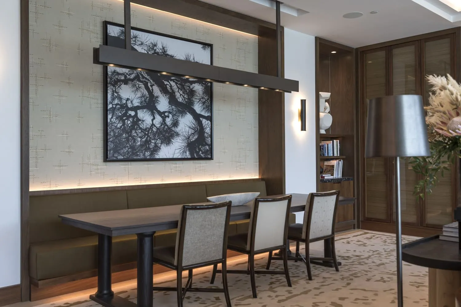 The LANA Residences — обеденная зона