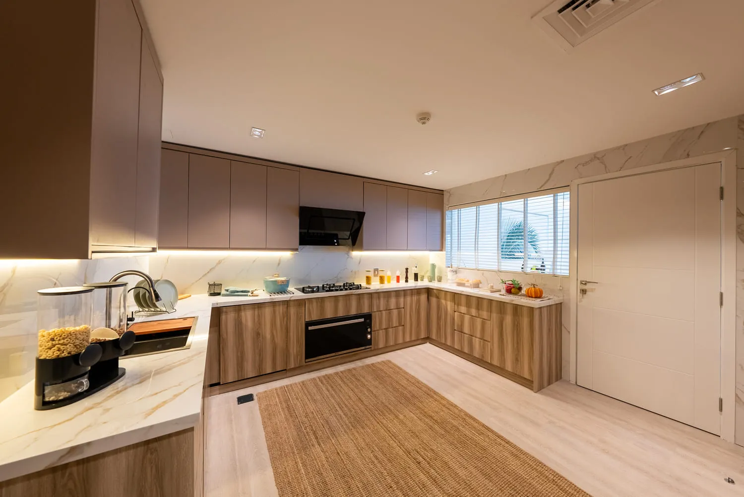 The Residence — кухня