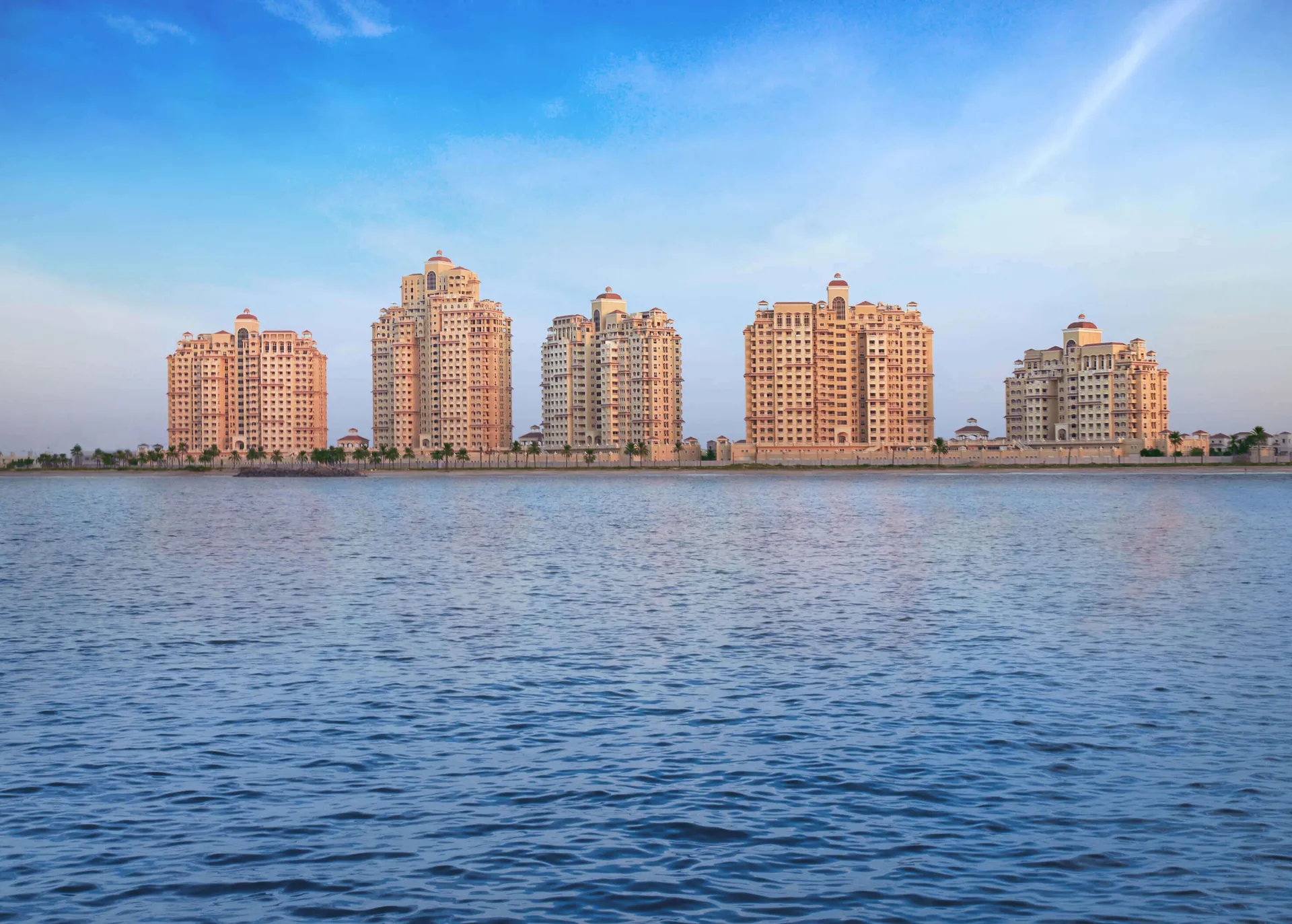 The Royal Breeze Residences в районе Аль-Джазира Аль-Хамра — фото 1